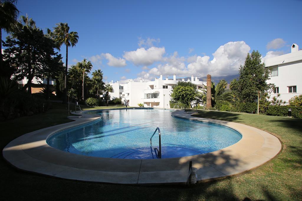 Sunny Golf Apartment Estepona Eksteriør billede