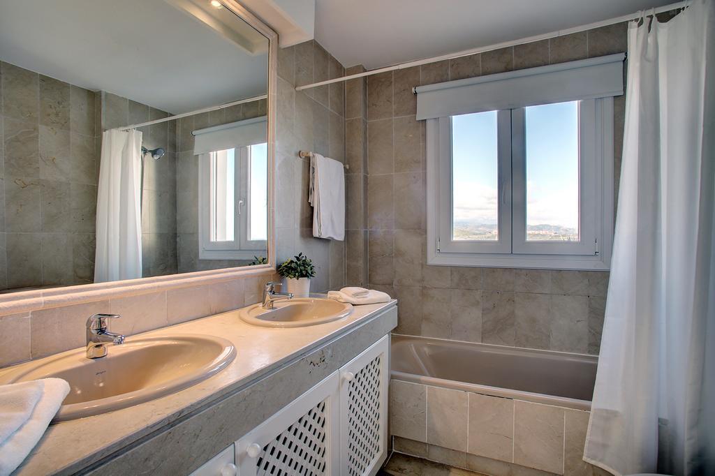Sunny Golf Apartment Estepona Eksteriør billede