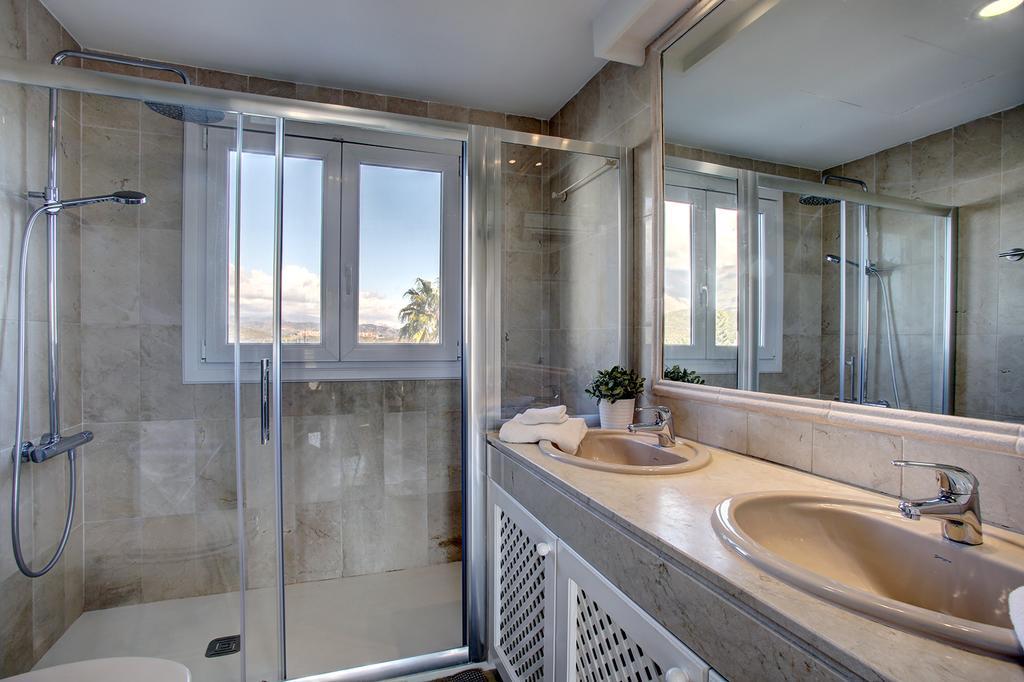 Sunny Golf Apartment Estepona Eksteriør billede
