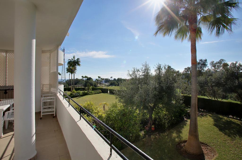 Sunny Golf Apartment Estepona Eksteriør billede